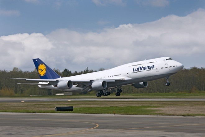 Boeing 747-8 sử dụng động cơ Genx giúp máy bay ít ồn hơn, giảm phát thải khí nhà kính đồng thời tiết kiệm nhiên liệu hơn.